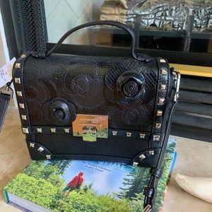 Michael lkors black flower shoulder bag